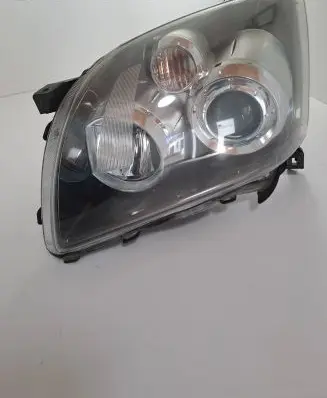 Toyota Avensis T250 Headlight/headlamp 35109