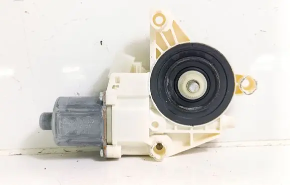 Mercedes-Benz E W212 Front door window regulator motor A2048200142 0130822503