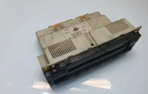 Volkswagen PASSAT B5 Climate control unit 1J1907044 5HB00761700
