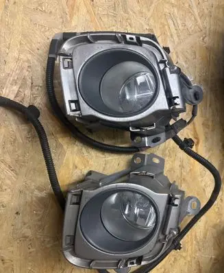 Toyota Prius (XW50) Front fog light trim/grill 81482-47020 81481-47020 A033633