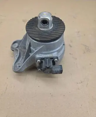 Mercedes-Benz C AMG W205 Engine mount bracket A2052408700