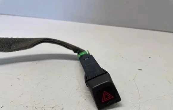 Volvo S40 Hazard light switch 8651399