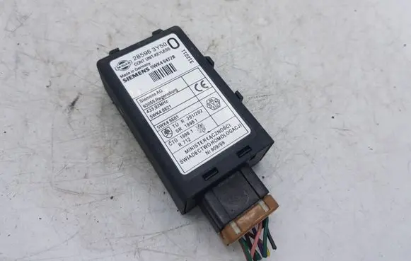 Nissan X-Trail T30 Door central lock control unit/module 285963Y50 5WK46472B