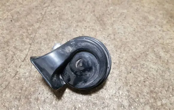 BMW 5 E39 Horn signal 703881157