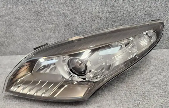 Renault Megane III Headlight/headlamp 260606389RSCZ 260606389R