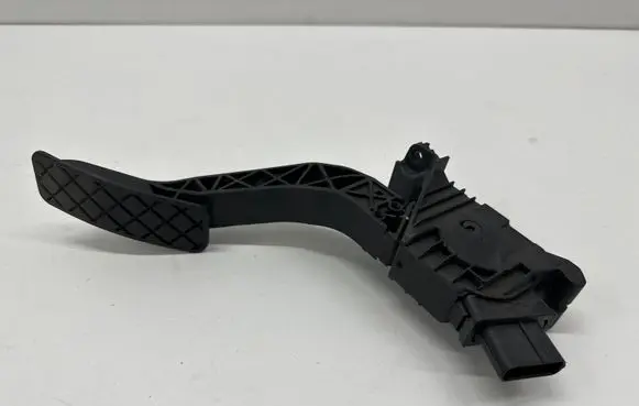 Volkswagen Touran III Accelerator throttle pedal 5Q2723503D