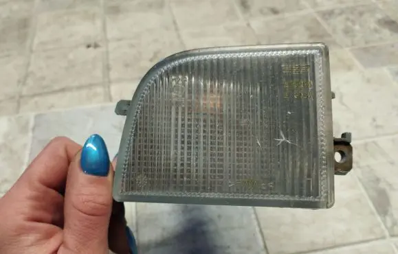 Volkswagen PASSAT B4 Front indicator light 3A0953155 85805111