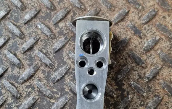 Volkswagen Tiguan Allspace Air conditioning (A/C) expansion valve 5Q0816679B
