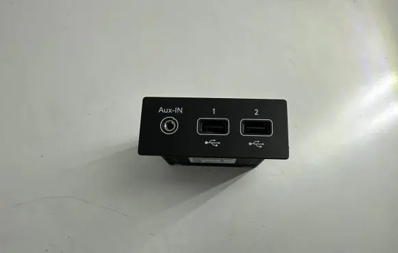 Renault Clio V AUX in-socket connector 280231553R 33352430 40000823