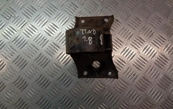 Nissan Almera Tino Engine mounting bracket
