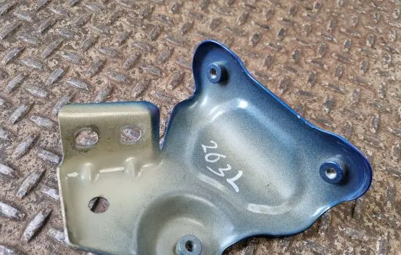 Fender mounting bracket