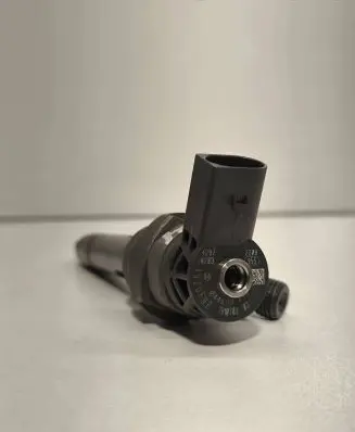 BMW X3 F25 Fuel injector 7810702 0445110
