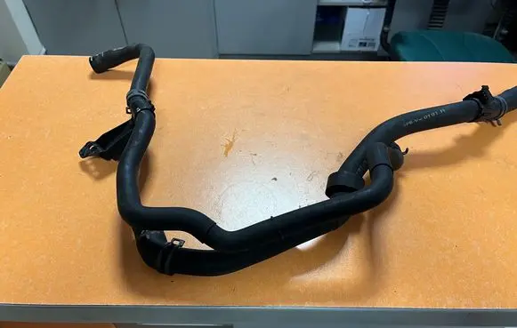Volkswagen Touran II Engine coolant pipe/hose 1K0122109CF KA4127317HU