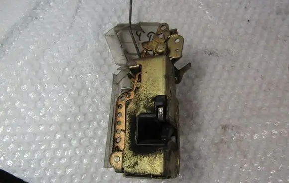 Volkswagen Transporter - Caravelle T4 Front door lock 701837016E