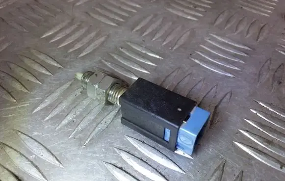 Clutch pedal sensor