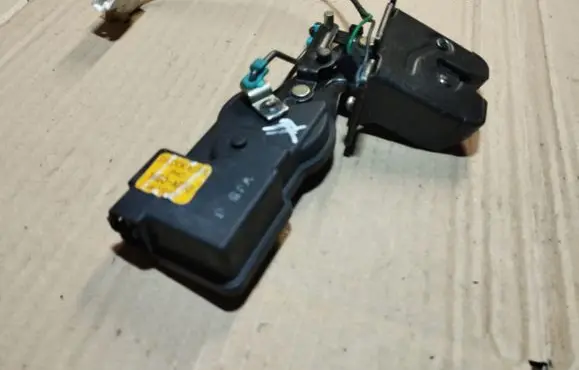 Hyundai Coupe Tailgate/trunk/boot lock/catch/latch 812302C000