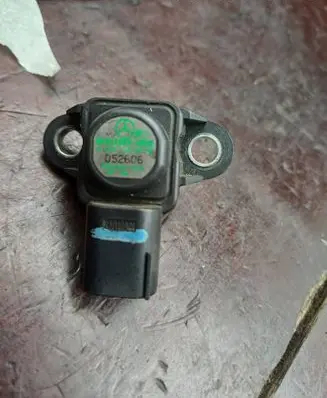 Chrysler PT Cruiser Air pressure sensor A0051535028