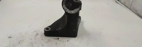 Subaru Legacy Gearbox mounting bracket