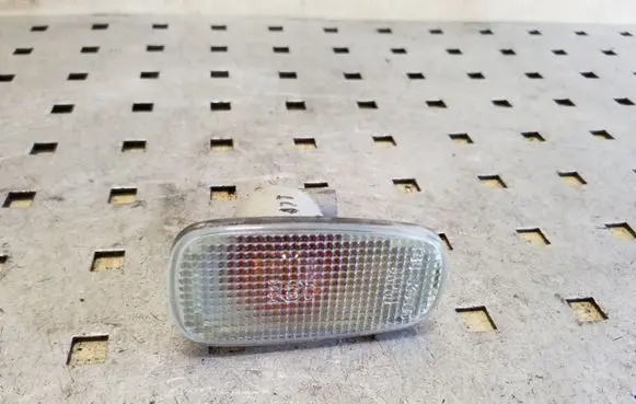 Toyota RAV 4 (XA20) Front fender indicator light E130294