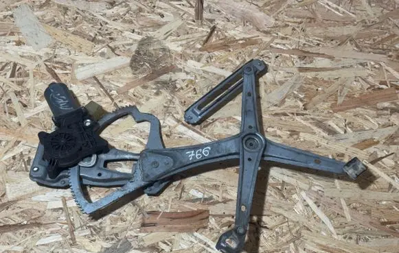 Mercedes-Benz E W210 Front door window regulator with motor 0130821709