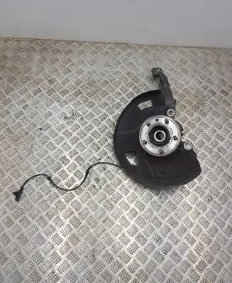 Land Rover Discovery 4 - LR4 Front wheel hub