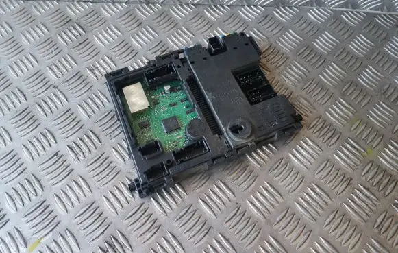 Peugeot 206 Comfort/convenience module 9626460880 S105872300G
