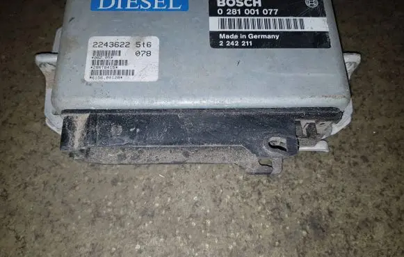 BMW 5 E34 Engine control unit/module 2242211 2243622 0281001077
