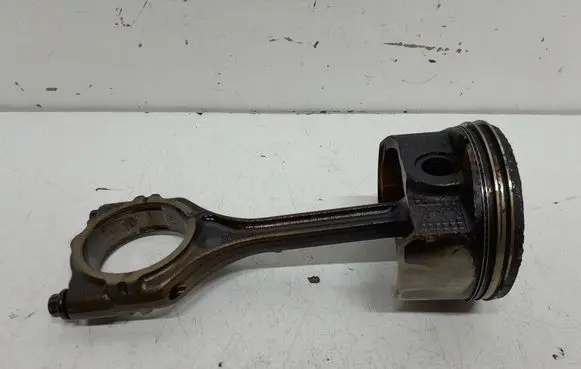 Mitsubishi Outlander Piston with connecting rod 
