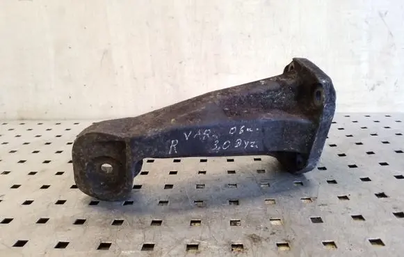 BMW X5 E53 Engine mounting bracket