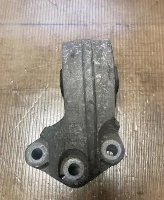 Opel Antara Gearbox mount X01187