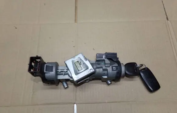 Mazda 3 I Ignition lock 3M513F88AB