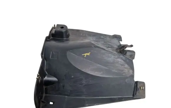 Front wheel arch liner splash guards
