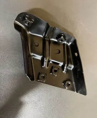 Volkswagen Touareg II Fender mounting bracket 7P6821152A