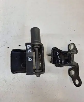Renault Clio III Rear door upper hinge
