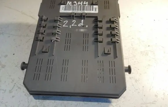 Peugeot 807 Fuse module 9649477380