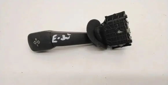 BMW 5 E39 Indicator stalk 8352014 01100400