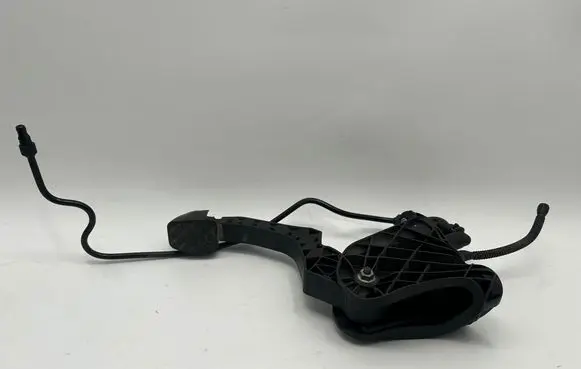 Volkswagen PASSAT CC Clutch pedal 13052008 283821303 3C1721059BB