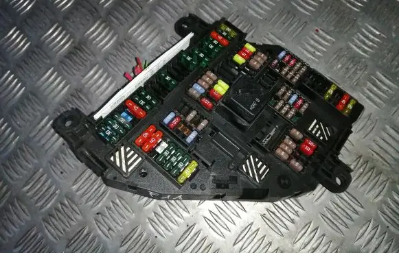 BMW 5 F10 F11 Fuse module 9252813