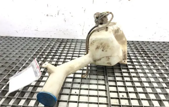 Honda CR-V Windshield washer fluid reservoir/tank 