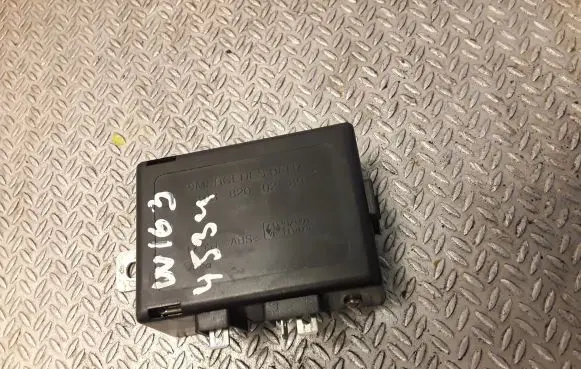 Mercedes-Benz ML W163 Aerial antenna amplifier 1638200289 A1638200289