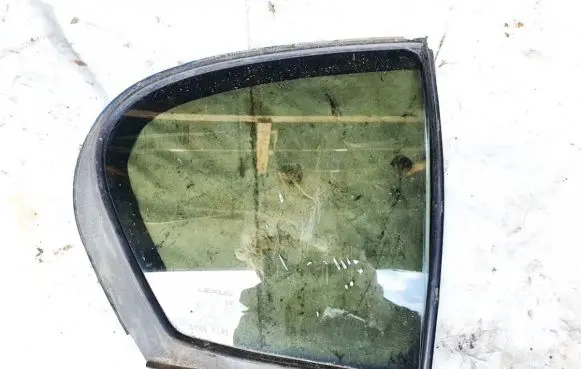 Rear vent window glass