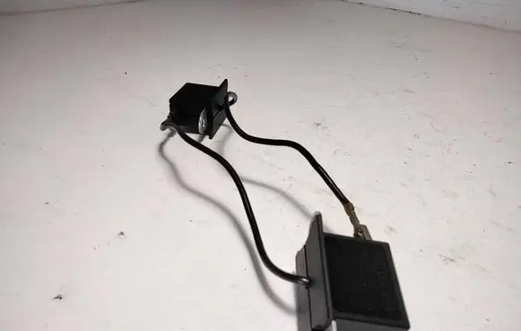 Volkswagen PASSAT B3 Other relay 357035570 8ETA394
