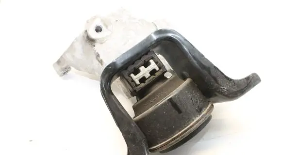 Nissan Juke I F15 Engine mount bracket