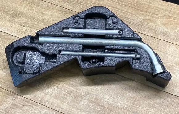 Porsche Cayenne (9PA) Tool set 7L0012113