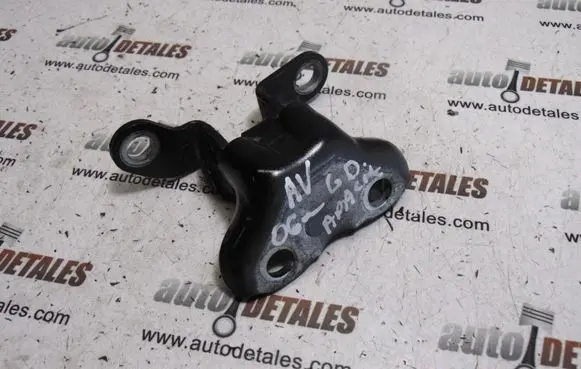 Toyota Avensis T250 Rear door upper hinge