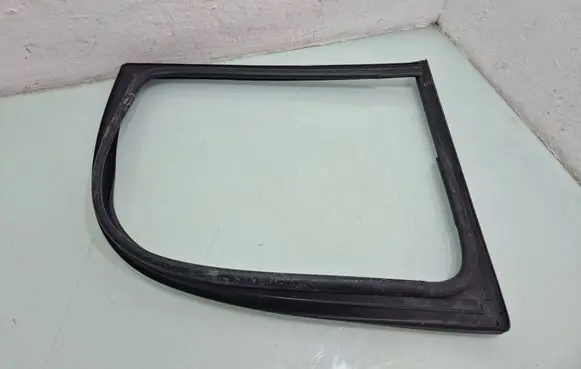 Chrysler Pacifica Rubber seal front coupe door window 