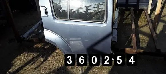 Nissan Pathfinder R51 Front door