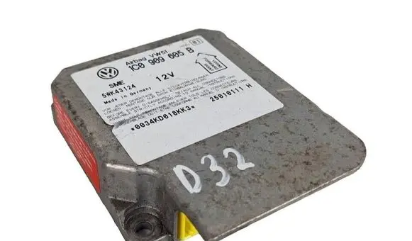 Volkswagen PASSAT B5 Airbag control unit/module 1C0909605B