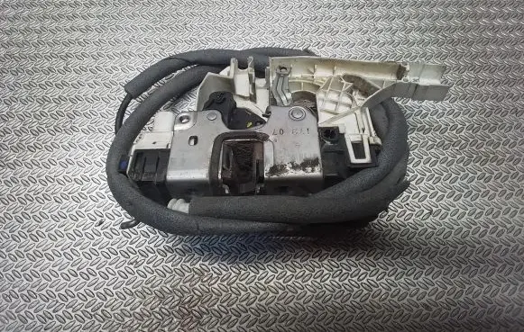 Volkswagen Crafter Sliding door lock A9067303535
