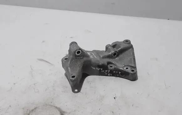 Volvo XC60 Generator/alternator bracket 31401517